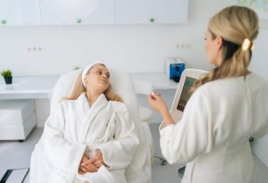 Read more about the article كيف تستعدين جيداً لعملية التجميل ؟